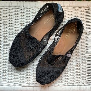 Lacey black Toms